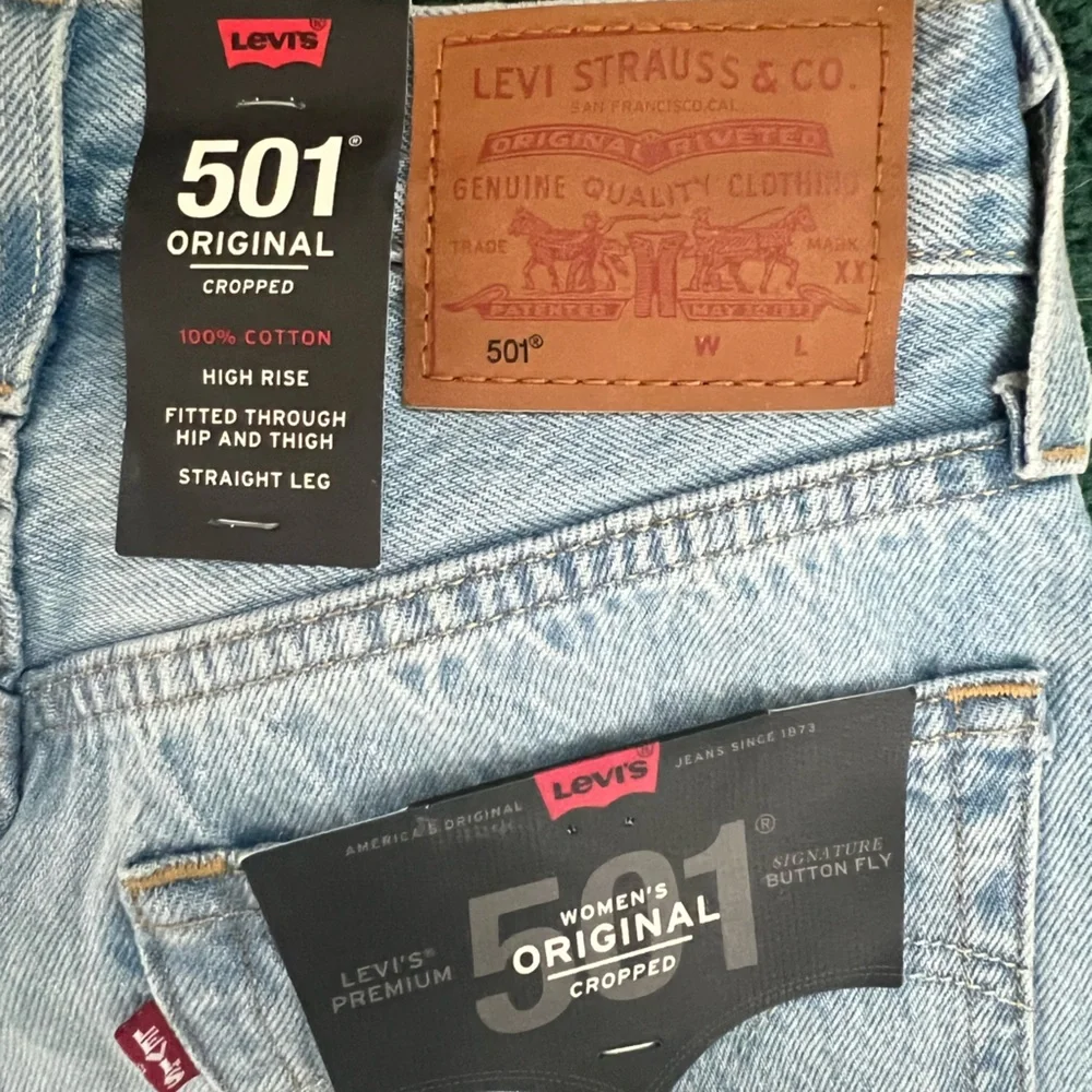 NWT Women’s Levi’s 501 - Picture 3 of 6